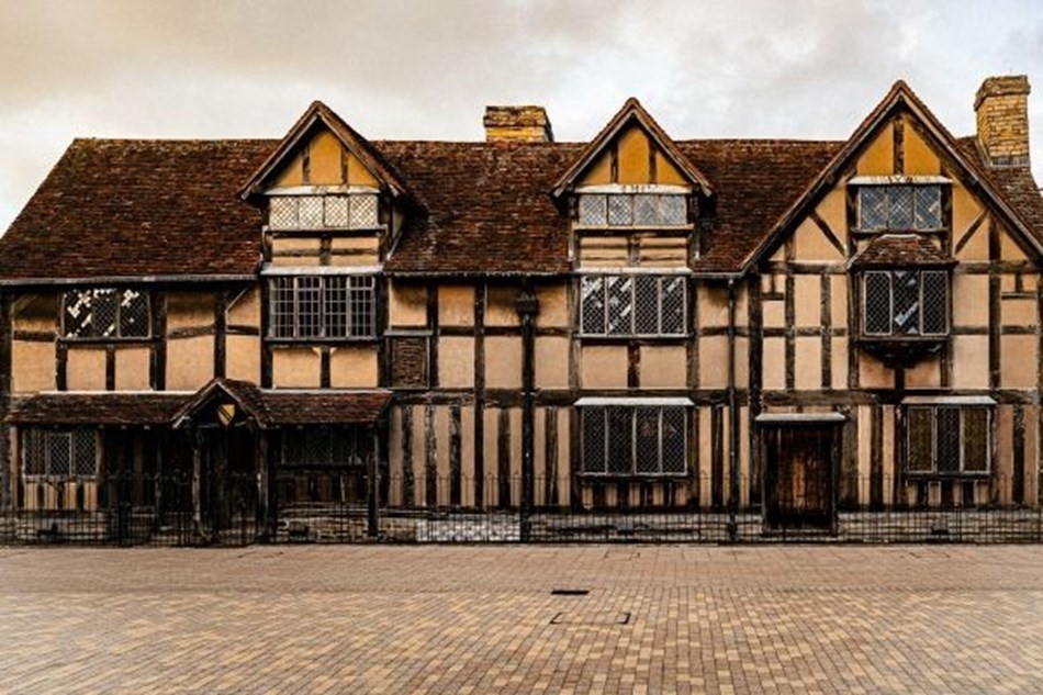Christmas Shopping in Stratford-Upon-Avon